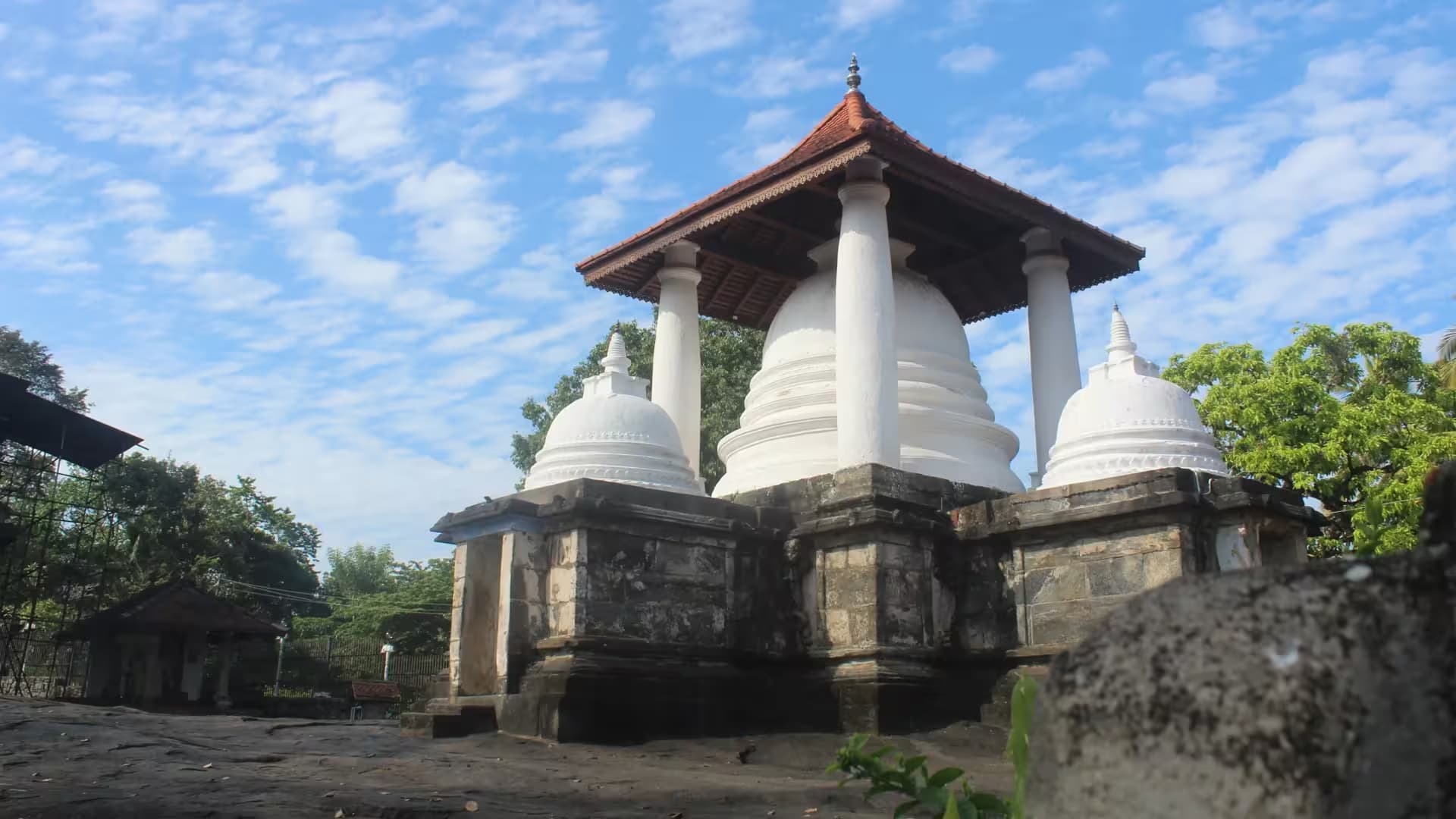 Gadaladeniya Temple