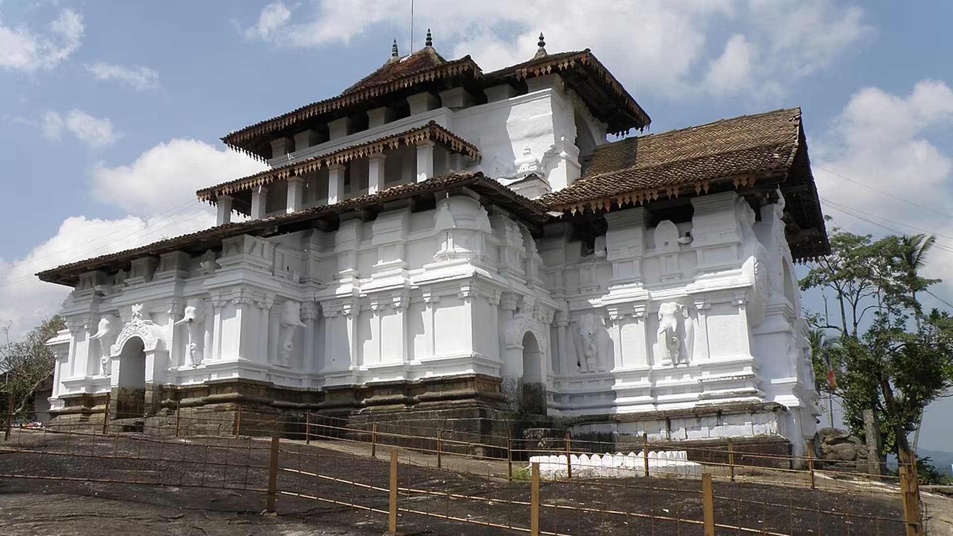 Lankatilaka Temple